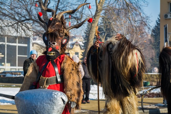 Костюми от Сурва 2016 Перник